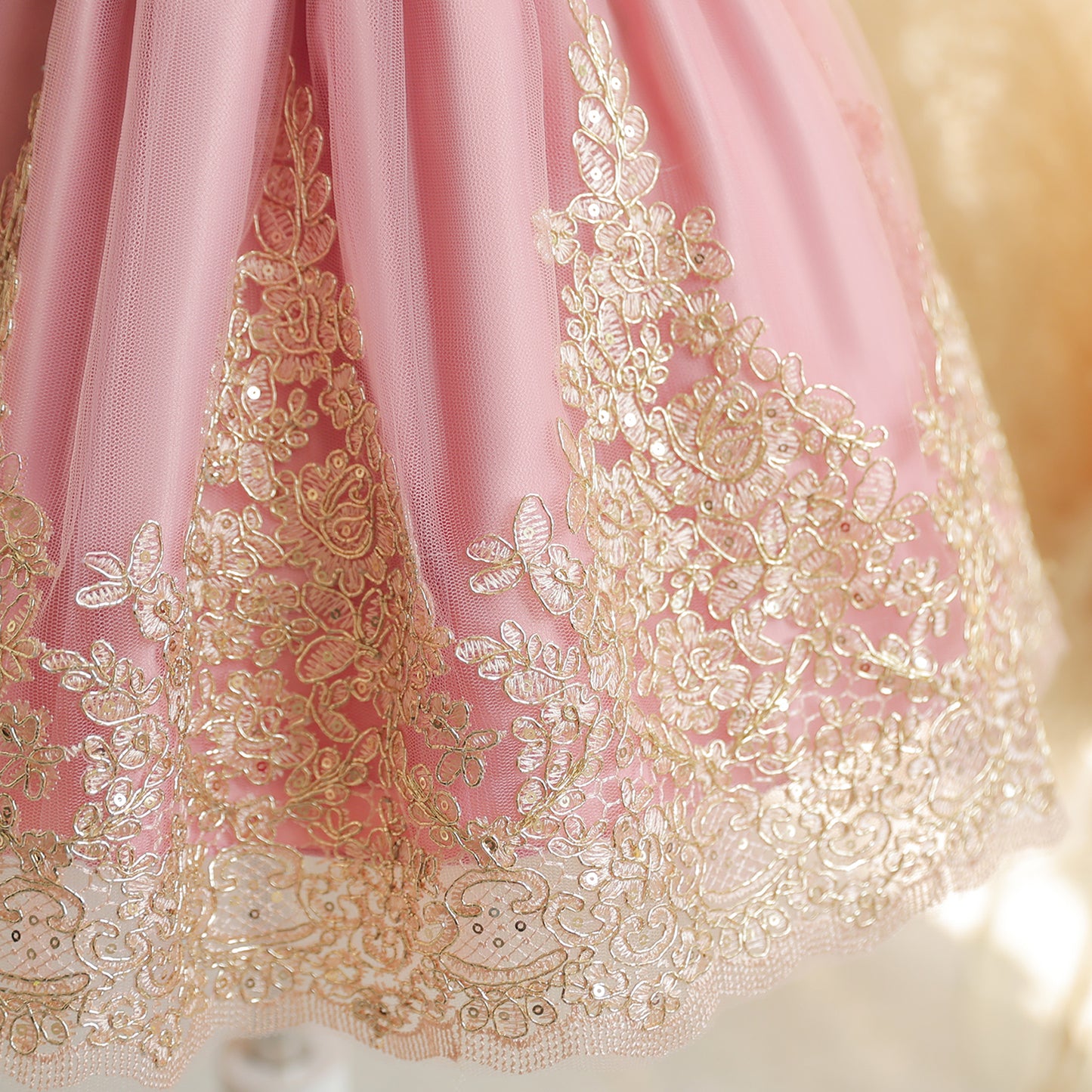 Vestido Rosa con Dorado Elegante