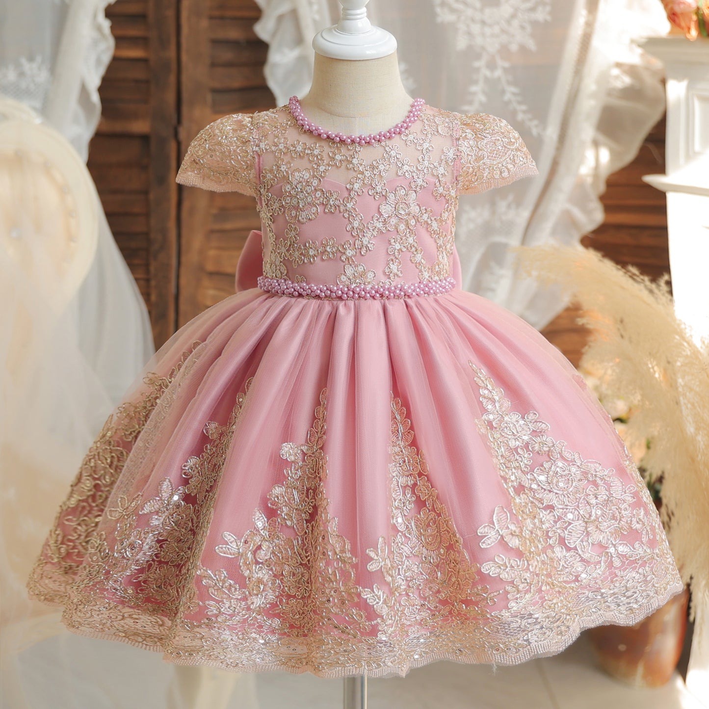 Vestido Rosa con Dorado Elegante