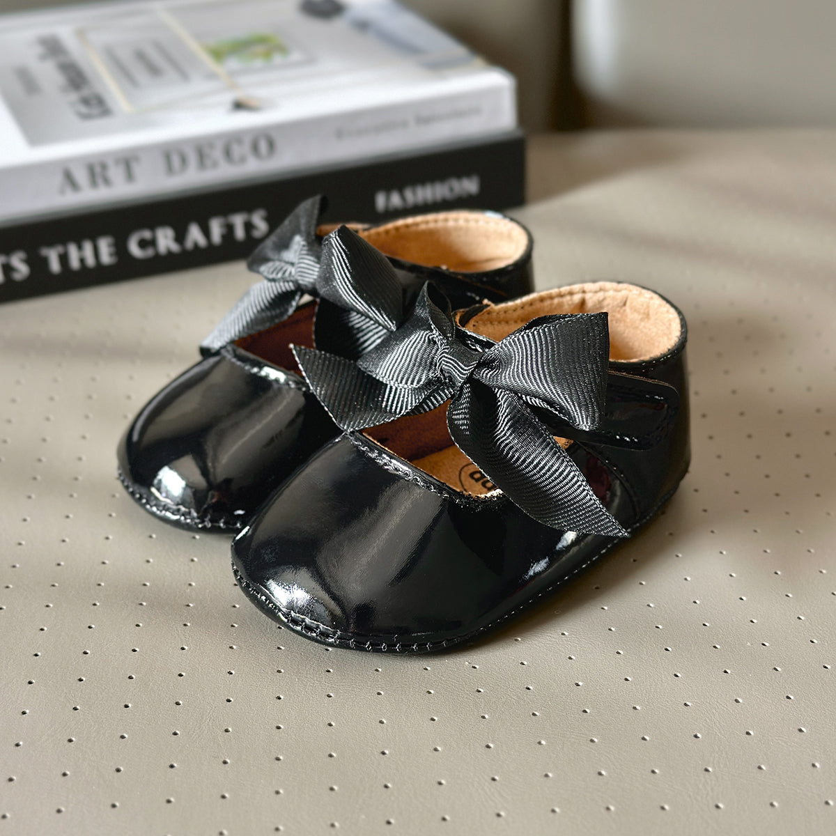 Zapatitos, calzado, negro, charol, moño