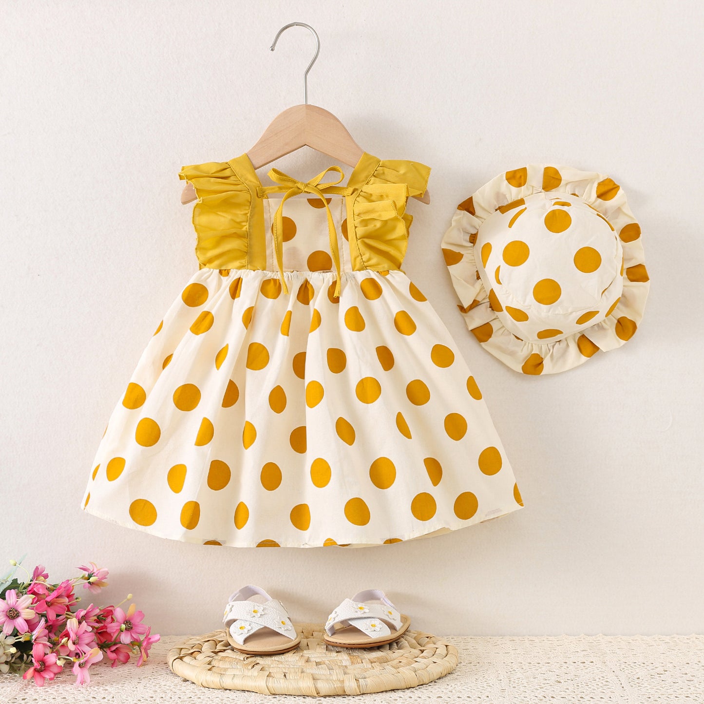 Vestido más sombrerito ☀️ amarillo, con motas 💛1591