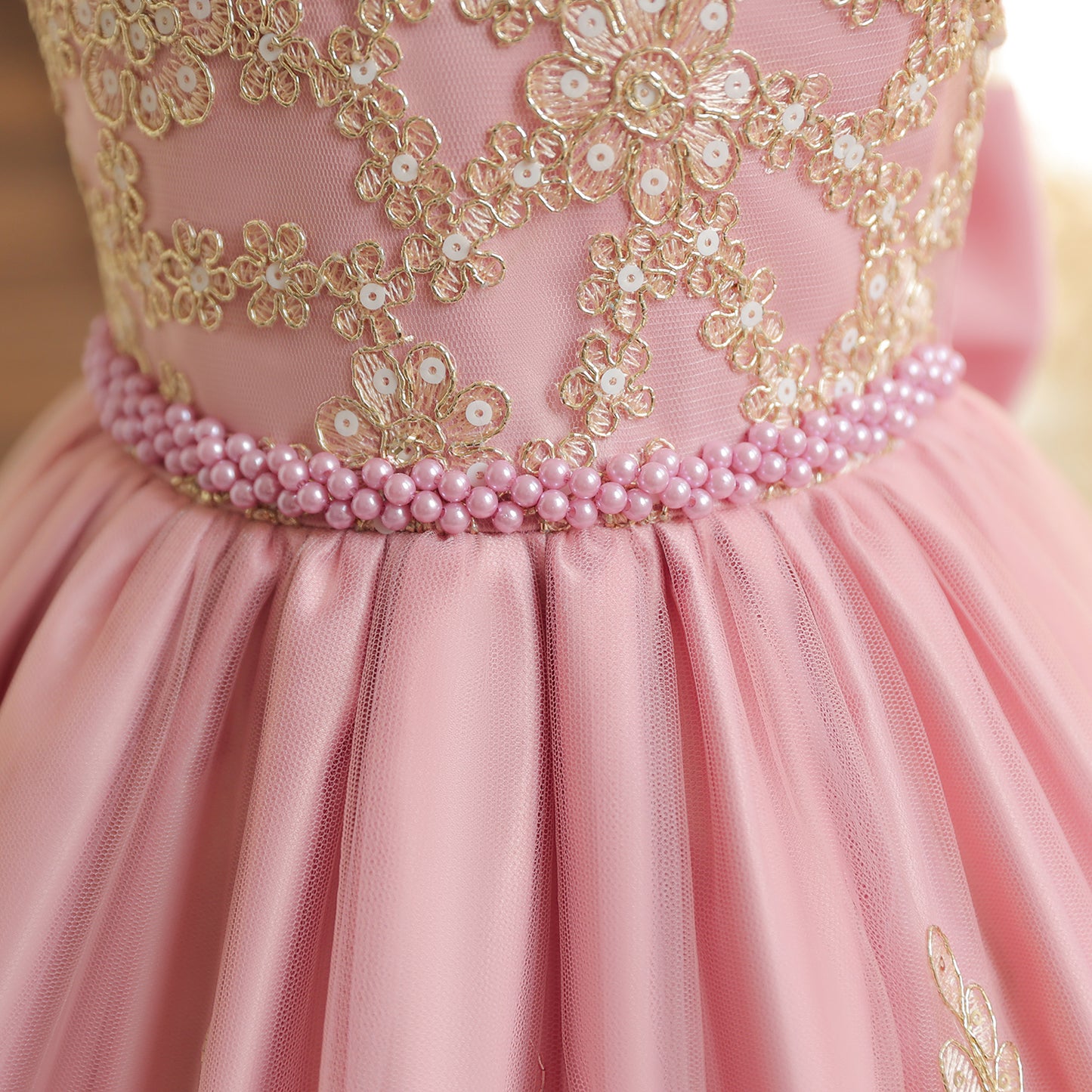 Vestido Rosa con Dorado Elegante