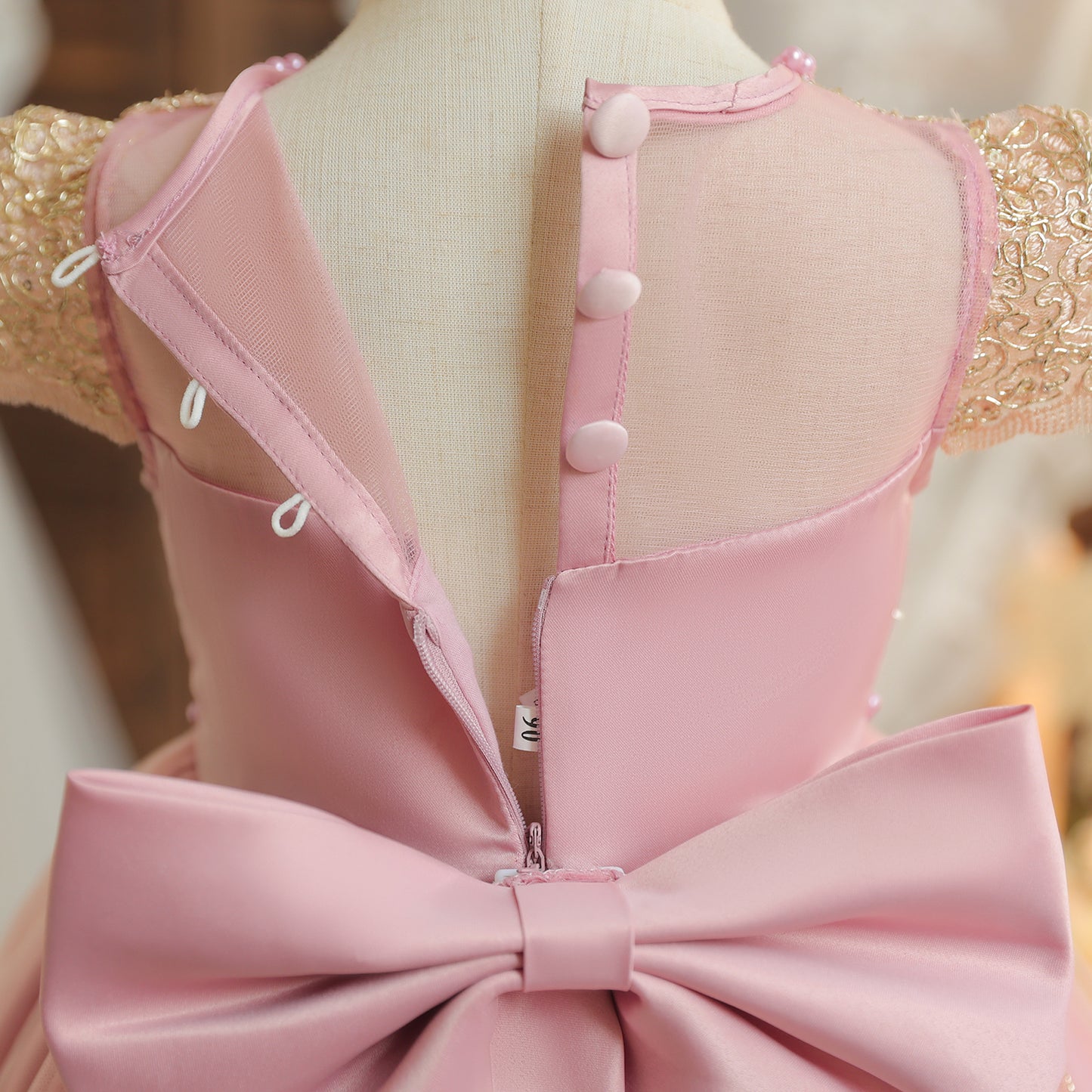 Vestido Rosa con Dorado Elegante