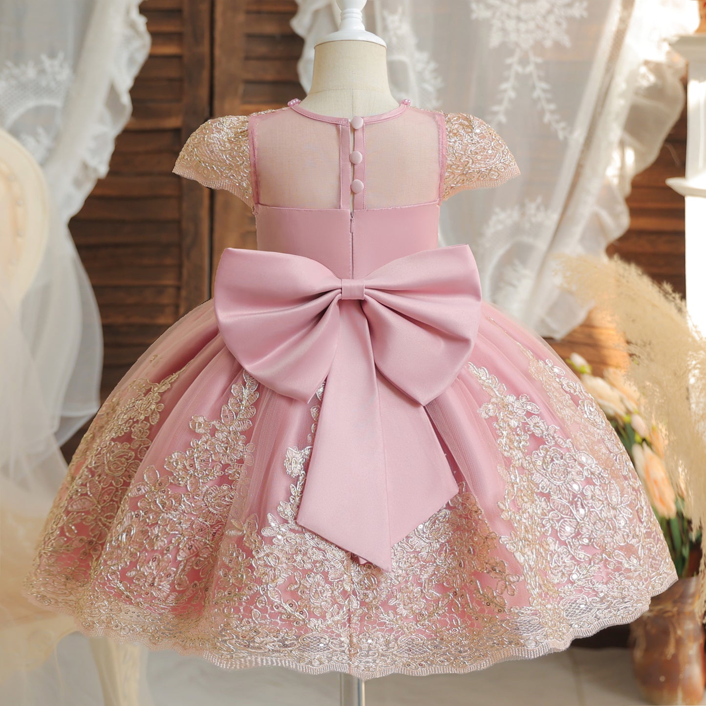 Vestido Rosa con Dorado Elegante