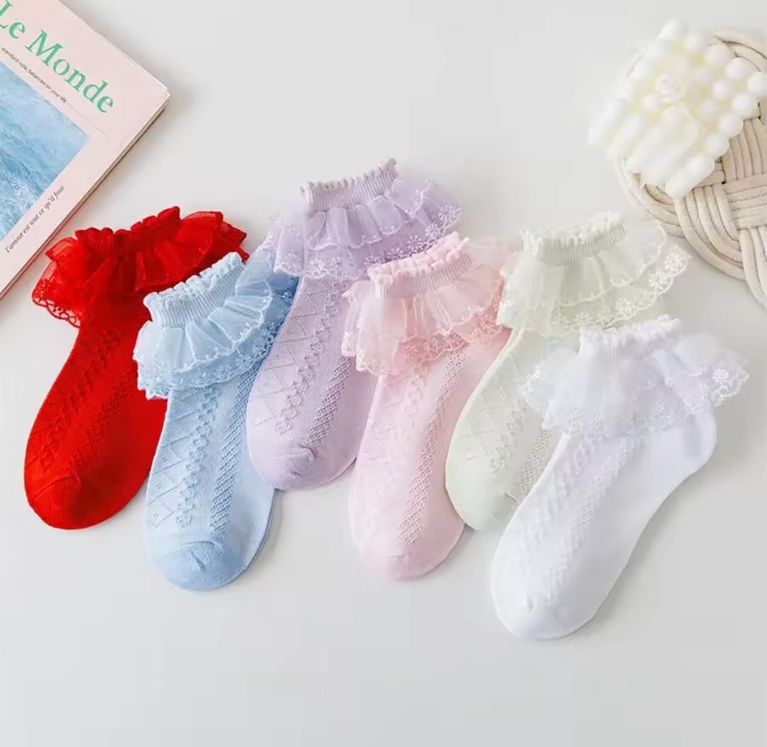 Medias cortas con voladitos el par 4-6años🎀1523