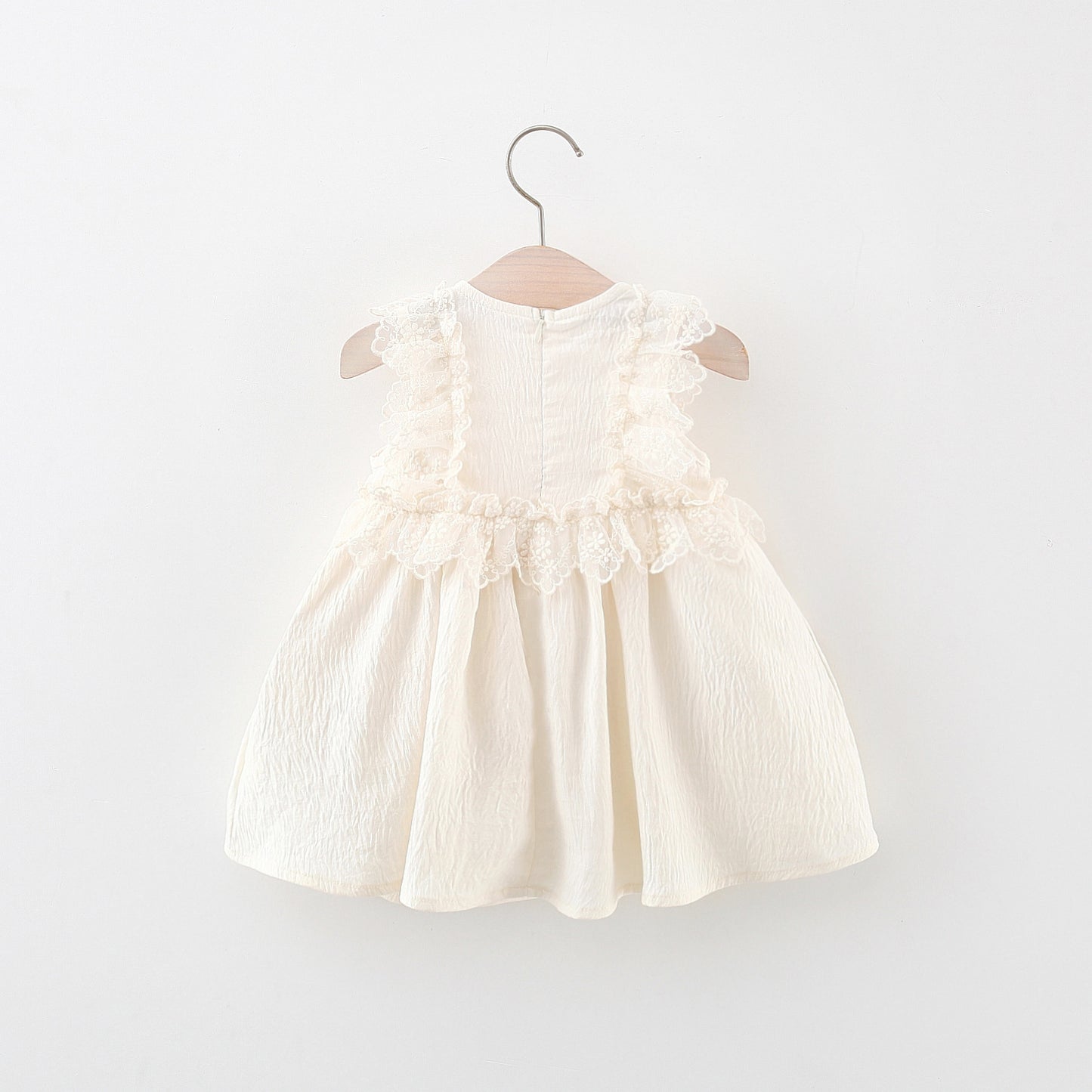 Vestido beige más carterita, moños 2067