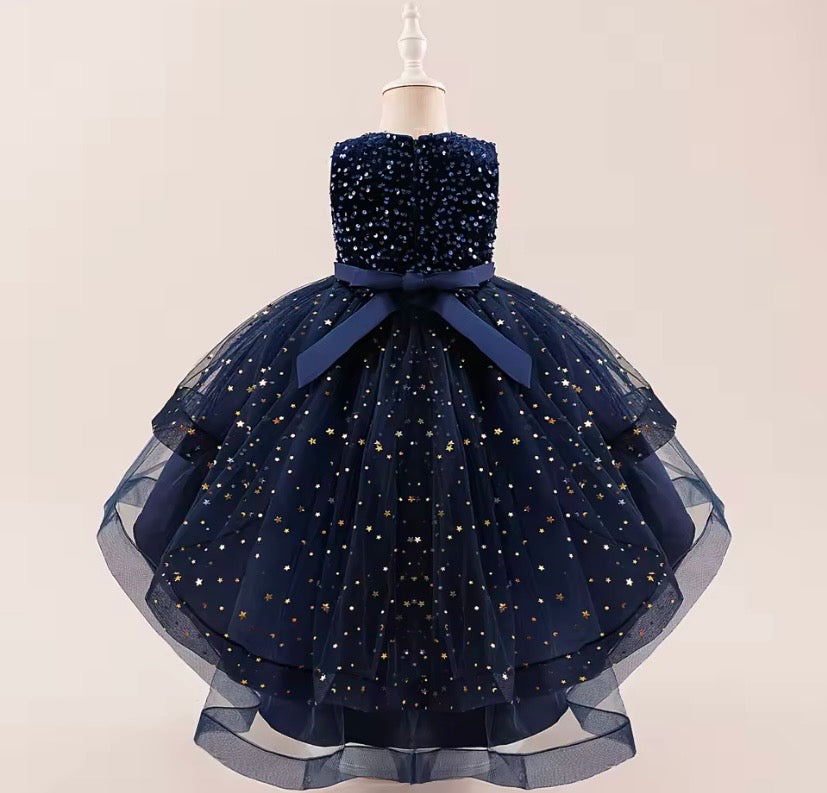 Vestido azul marino con brillos, cola larga 💙✨ 3518AM
