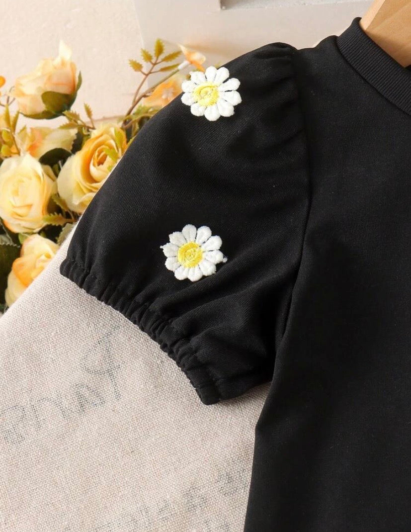 Conjunto 2 pcs remerita más jardinera de jeans, jardinerita, margaritas, manga princesa 🌼 3522