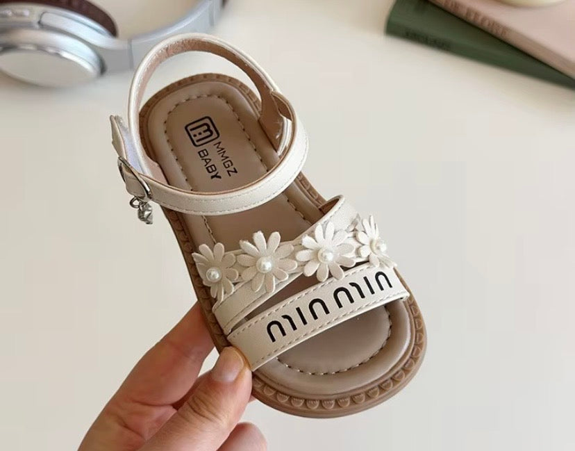 Sandalia beige con flores 🌼 Z005B