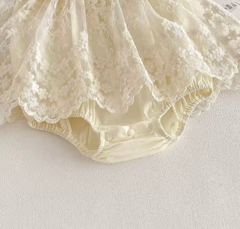 Vestibody beige, encaje, moño 🤎 3625