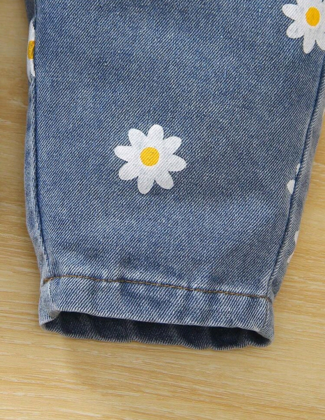Jardinera más remerita, conjunto, margaritas, jeans🌸 1151