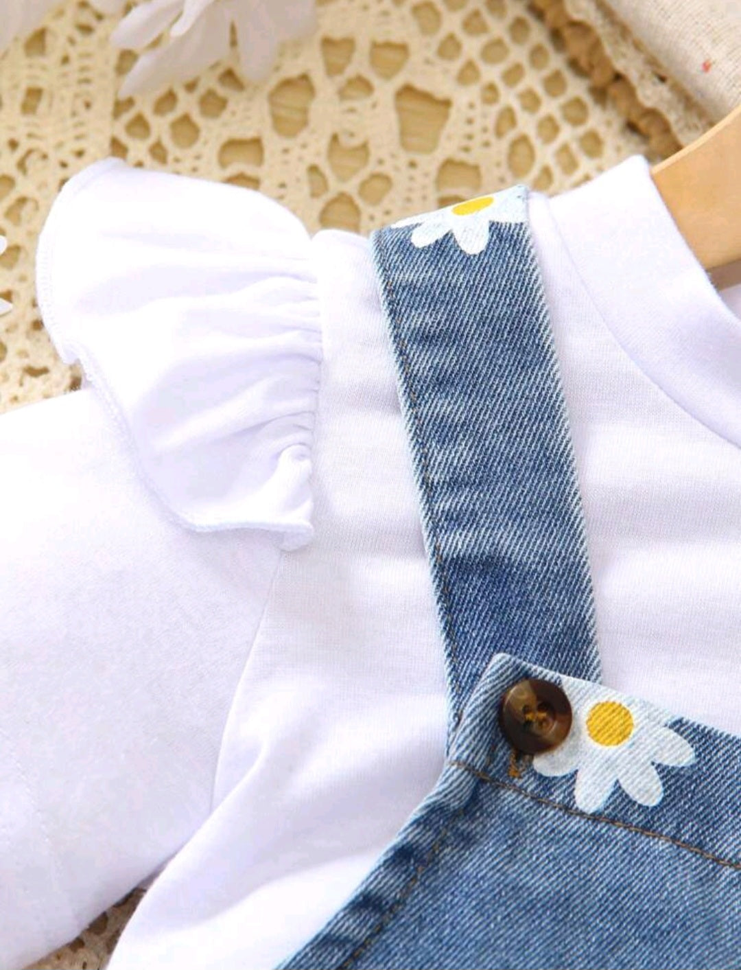 Jardinera más remerita, conjunto, margaritas, jeans🌸 1151