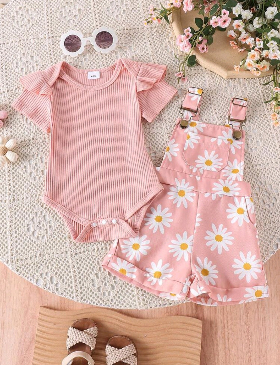 Conjunto rosa con margaritas🌸, jardinera más body, overol💗 1145