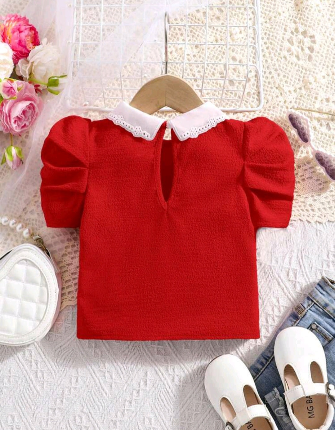 Blusa roja con Detalle blanco en el cuello, botón atrás, Cod 1005