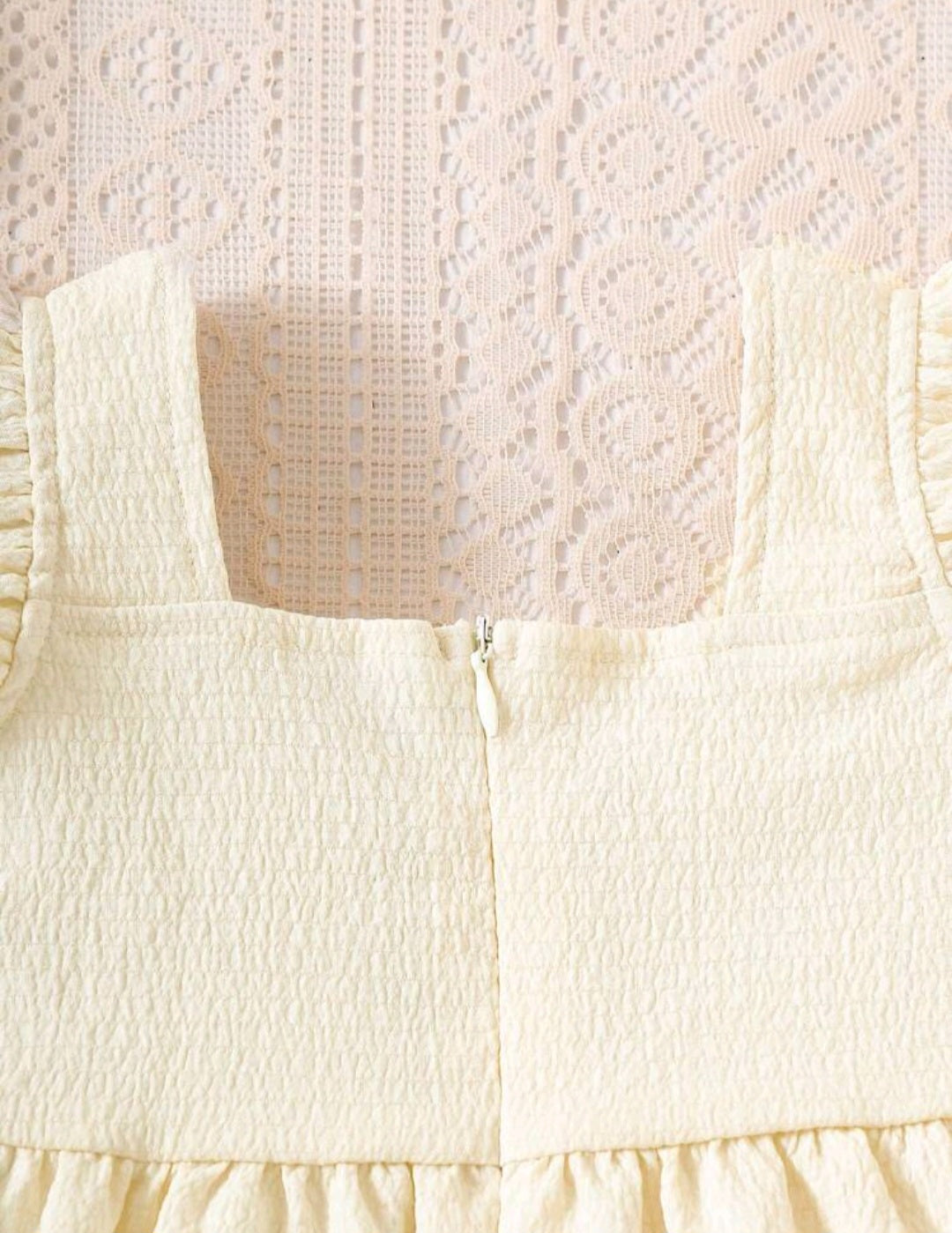 Blusa Beige con detalles florales, lila, Cod 1000