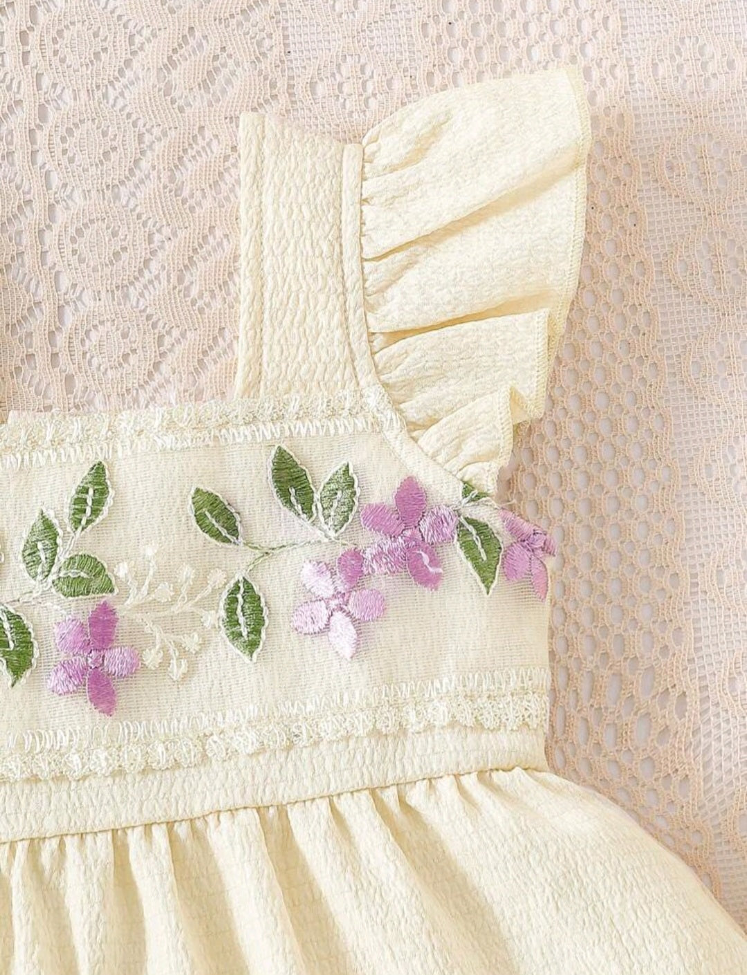 Blusa Beige con detalles florales, lila, Cod 1000