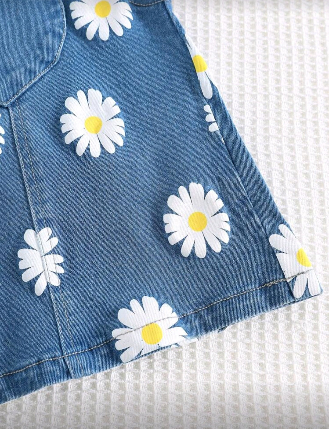 Jardinera, jeans margaritas🌸🌼 1305