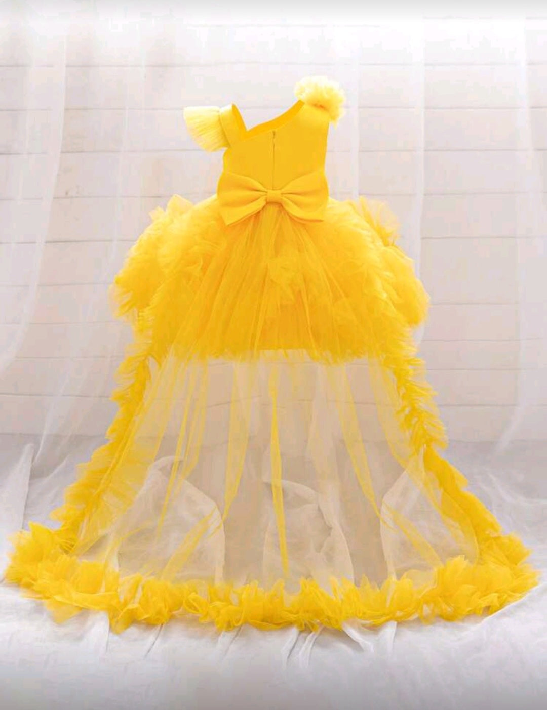 Vestido Amarillo con cola desmontable, abejita 🌼1402