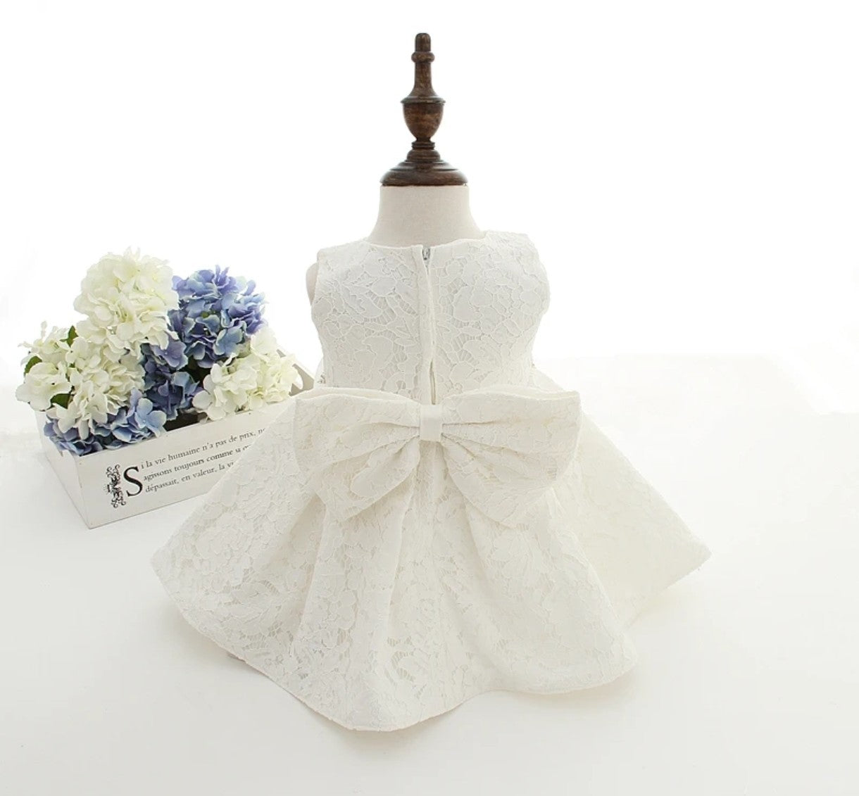Vestido blanco con detalles bordado, con gorrito, brillos, perlas, perlitas, bautismo, cortejo 🤍✨3370