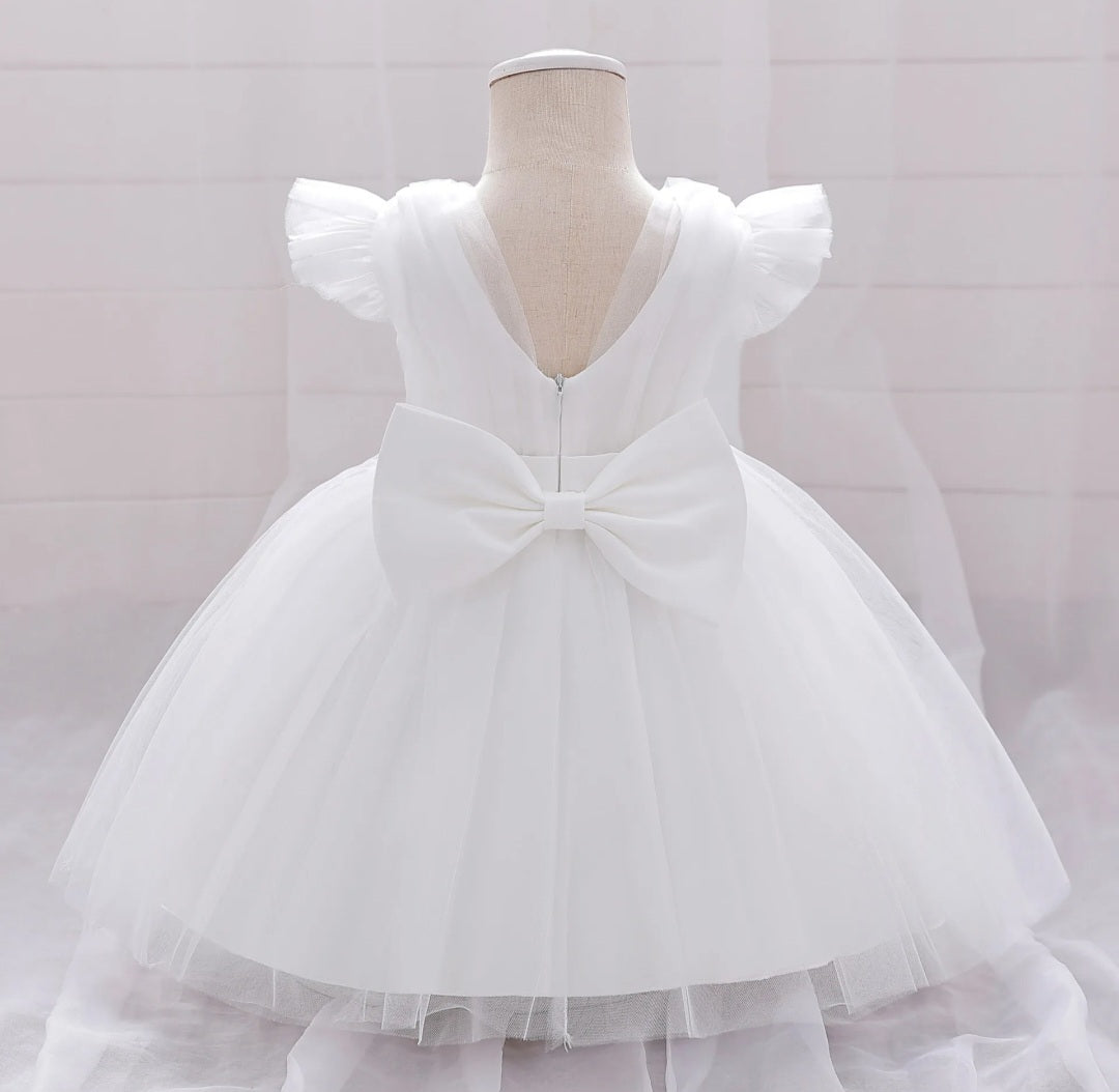 Vestido Blanco con manguita de tull🤍 2015