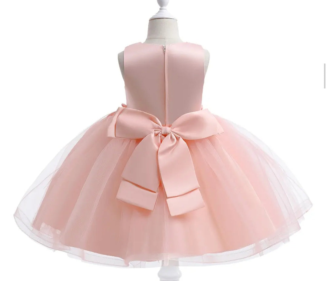 Vestido Rosa con detalle de encajes y moño🎀2035R