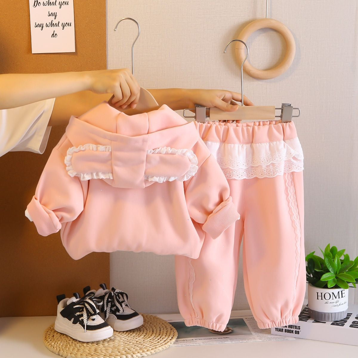 Conjunto 3 piezas, campera, básica y pantalón 🩷✨2660