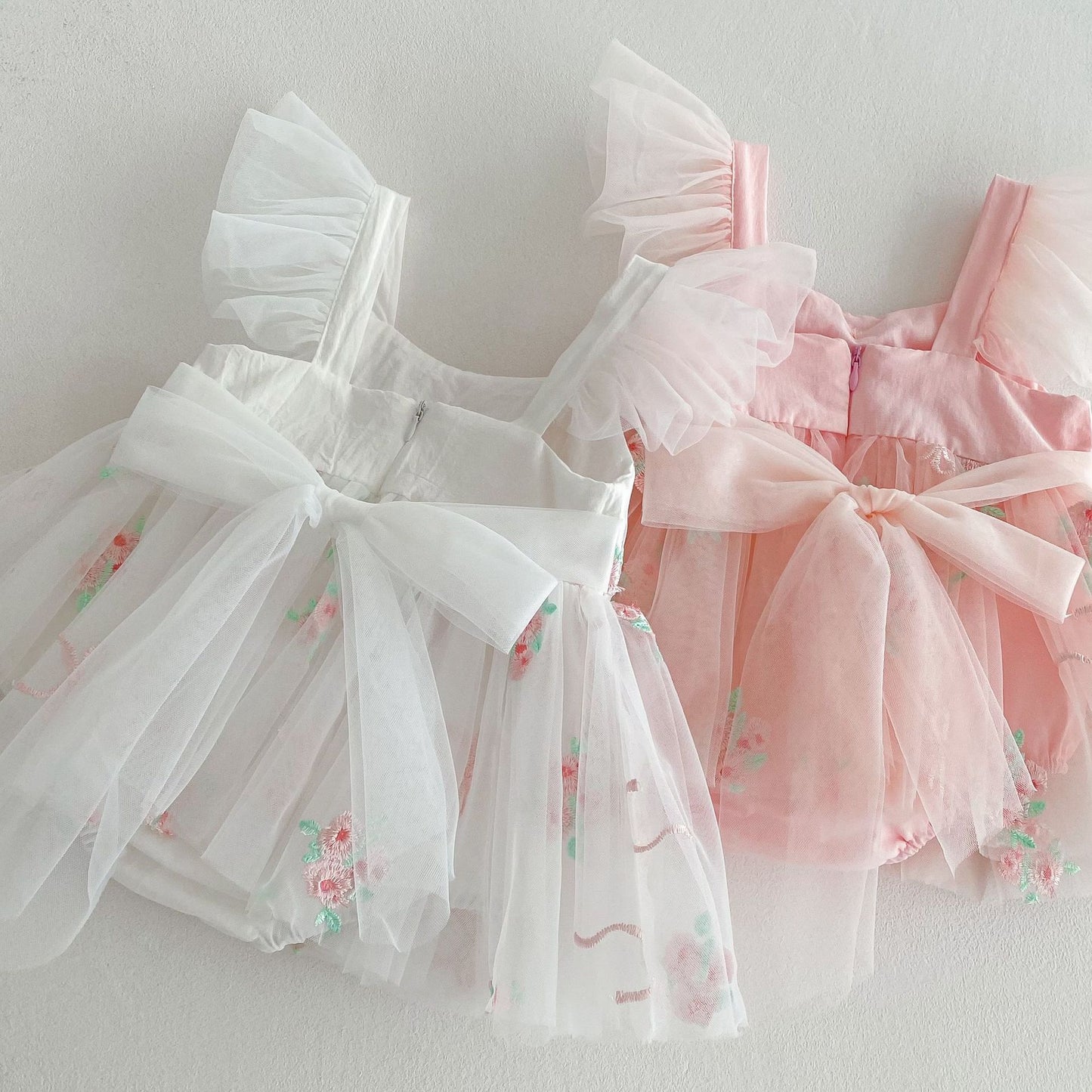 Vestibody blanco con diseños rositas🌸 1106