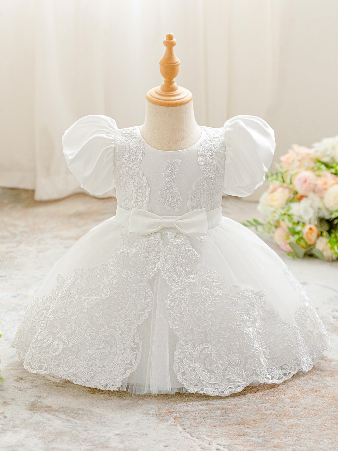 Vestido Blanco, mangas de princesa, con detalles bordados, Bautismo, Cortejo 2048B