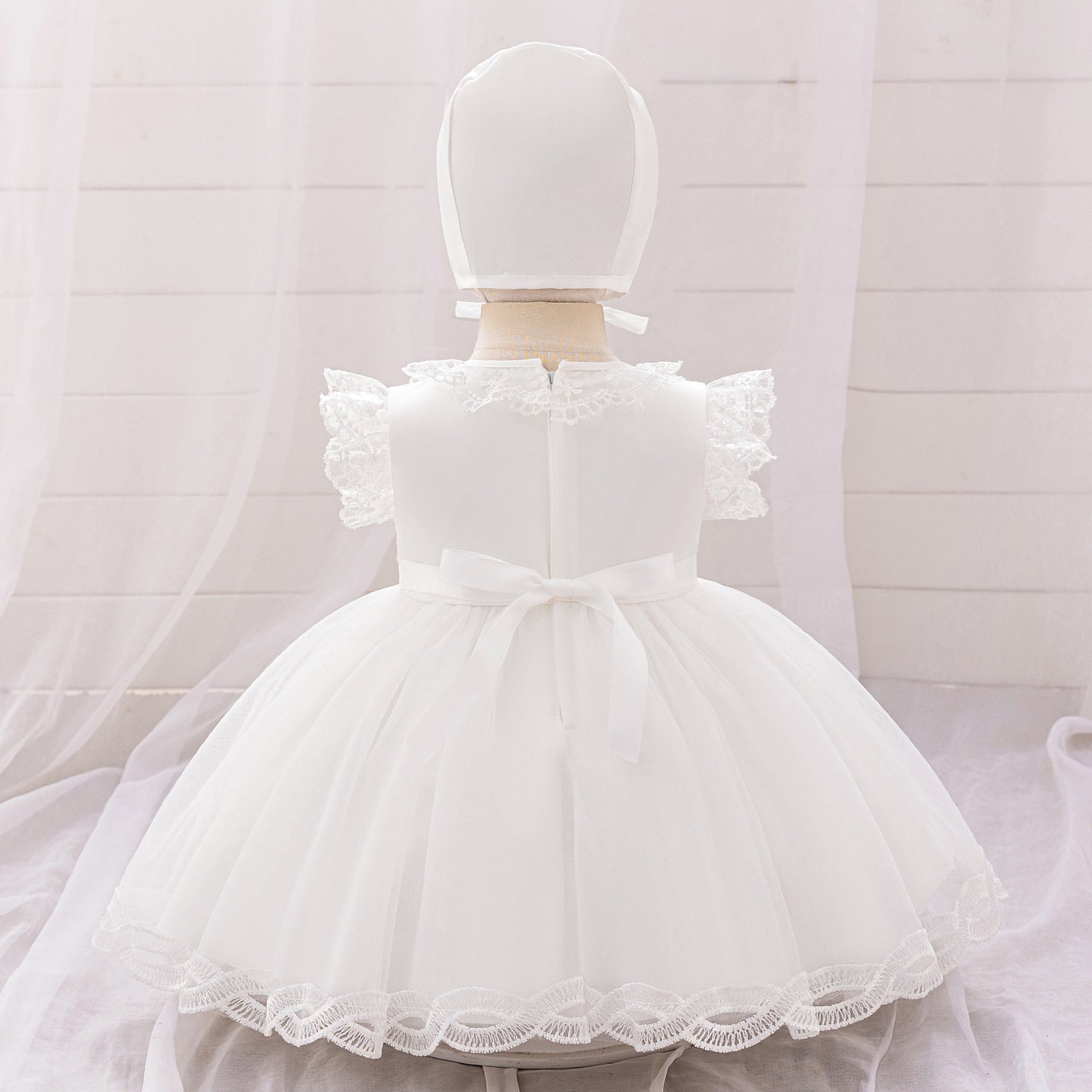 Vestido Blanco con detalles de encaje y gorra🤍2030