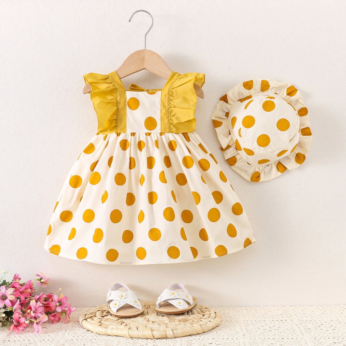 Vestido más sombrerito ☀️ amarillo, con motas 💛1591