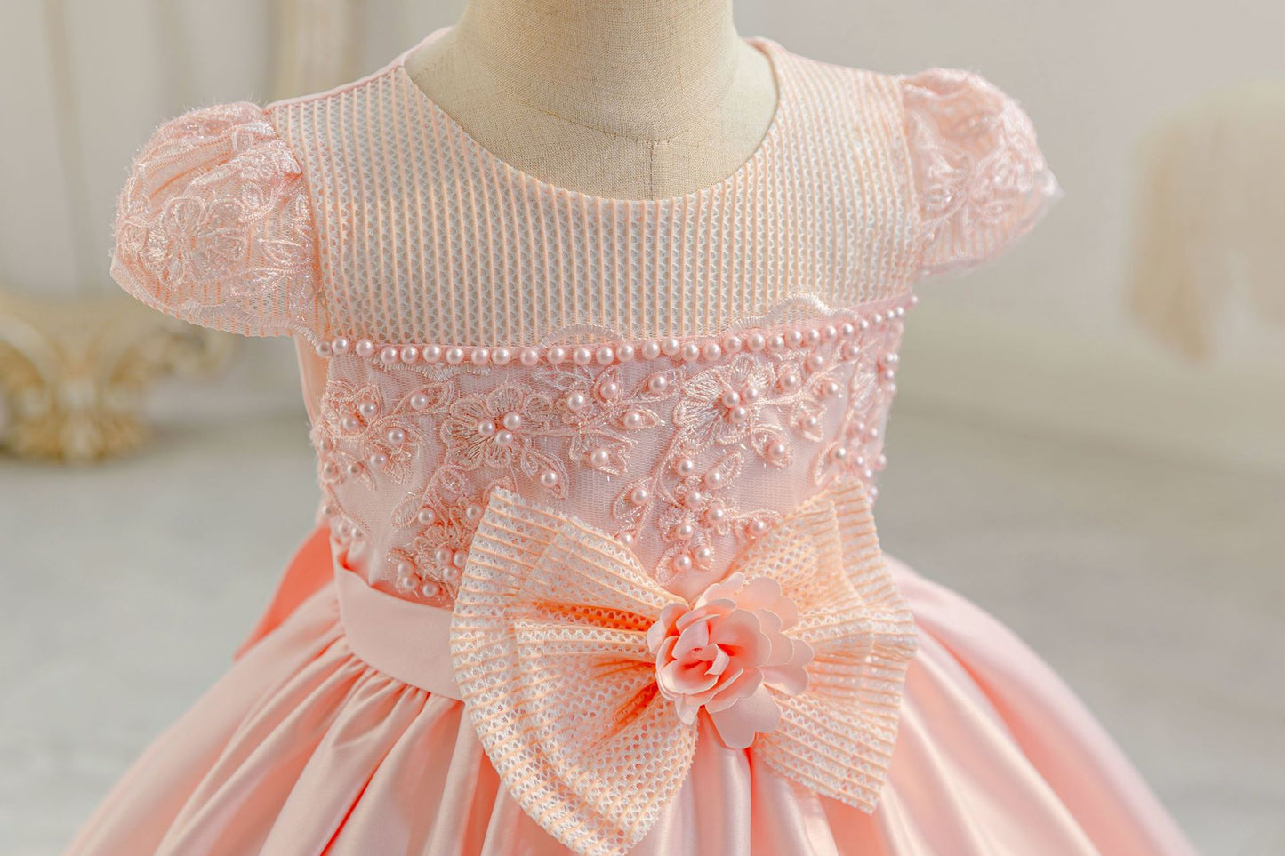 Vestido rosa con manguita y perlitas🩷🎀1572