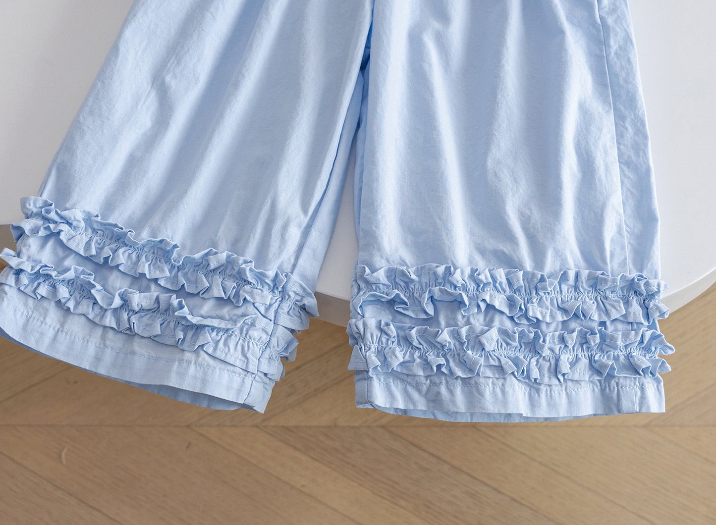 Conjunto blusa blanca más pantalón celeste 2066
