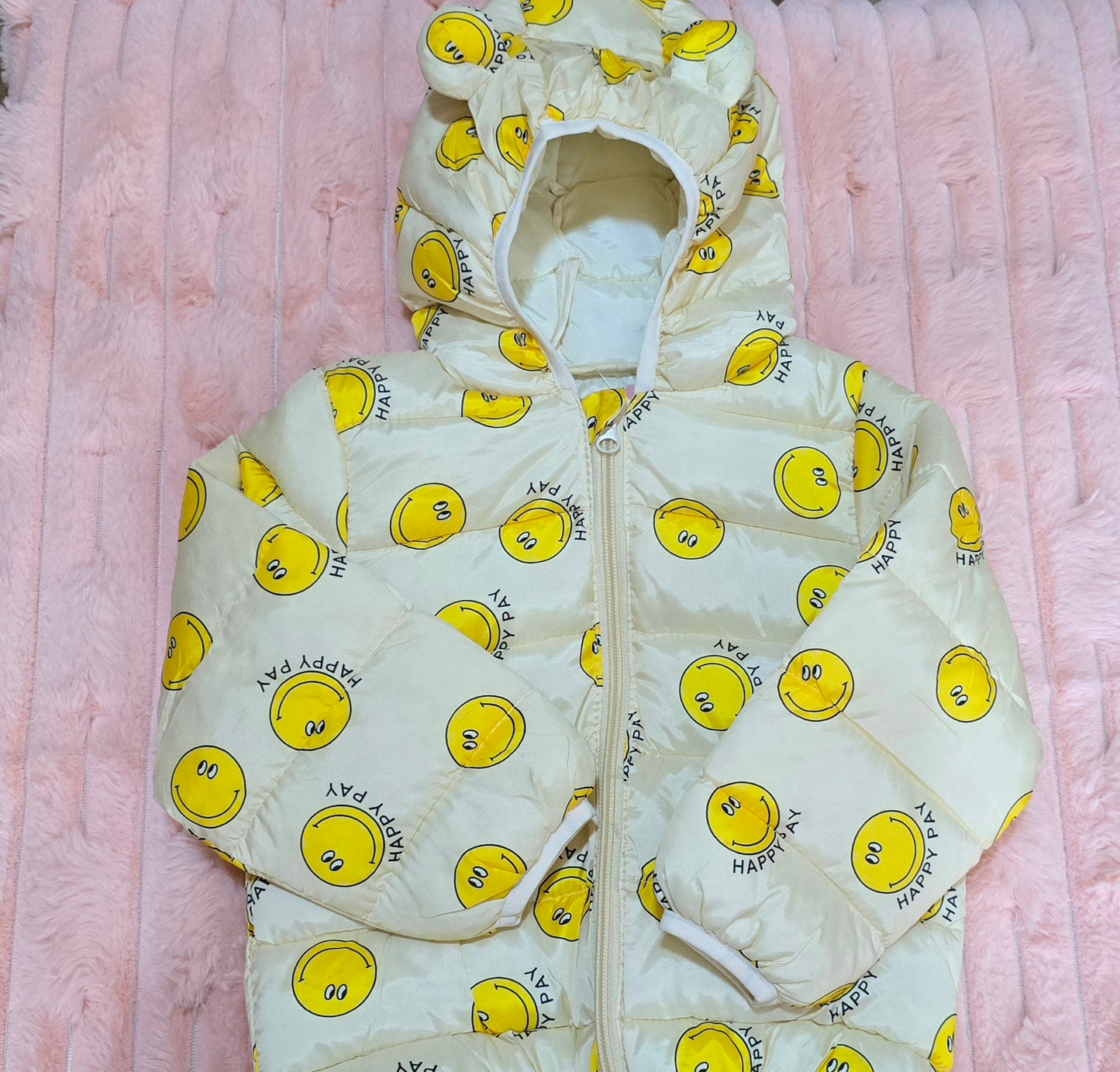 Camperita, campera, rompe viento amarilla emojis😃💛1040
