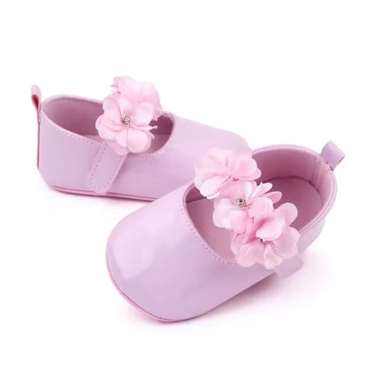 Zapato, calzado rosa, detalles de flores, charolado🩷🌸1317