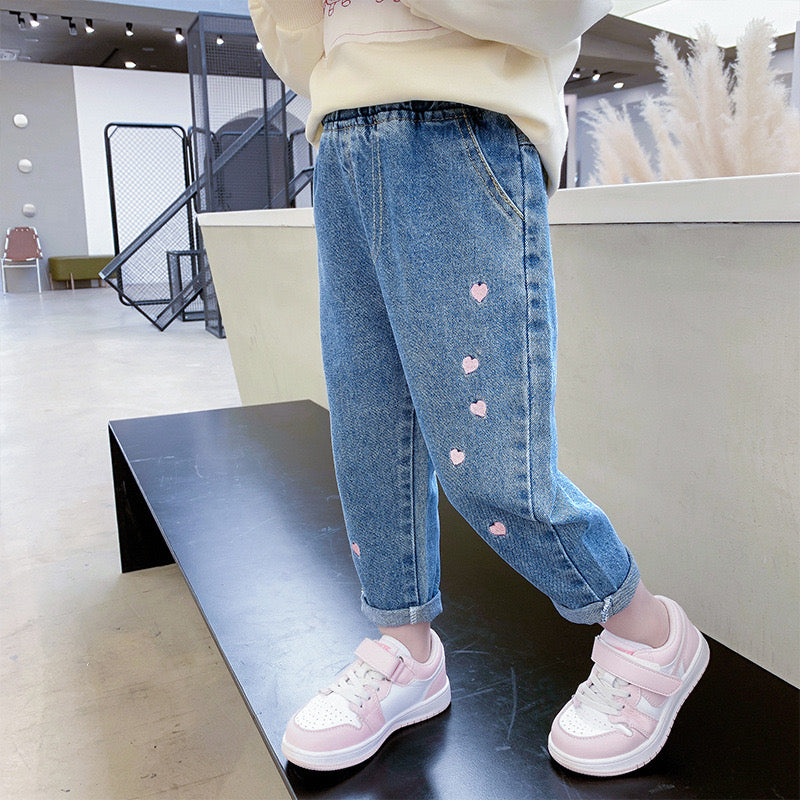 Pantalón de jeans con corazones 💕 3694