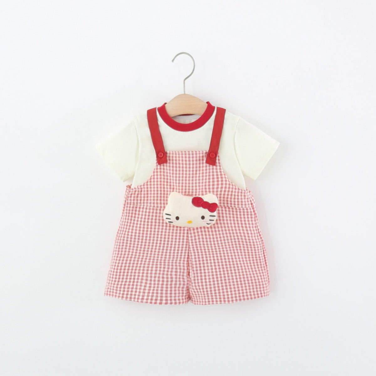 Conjunto remera más jardinera, hello kitty ❤️🤍 3672