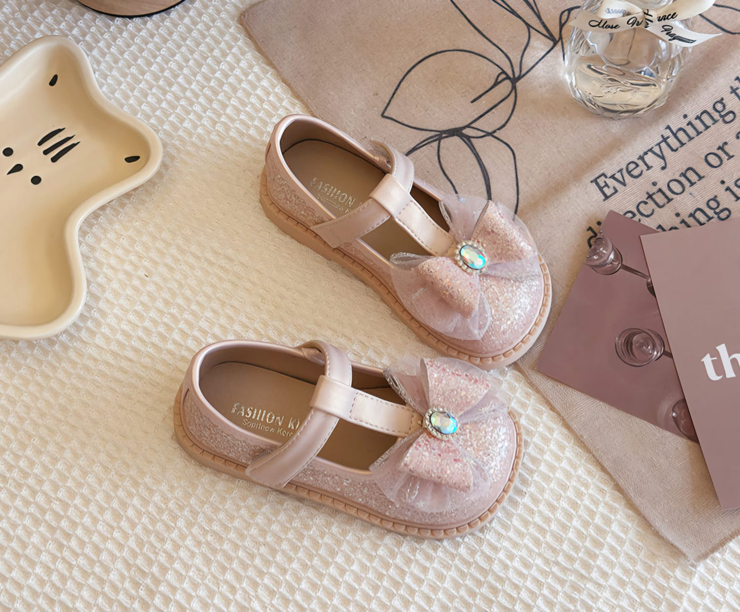 Zapatito Rosa con brillos y moño🎀 25036