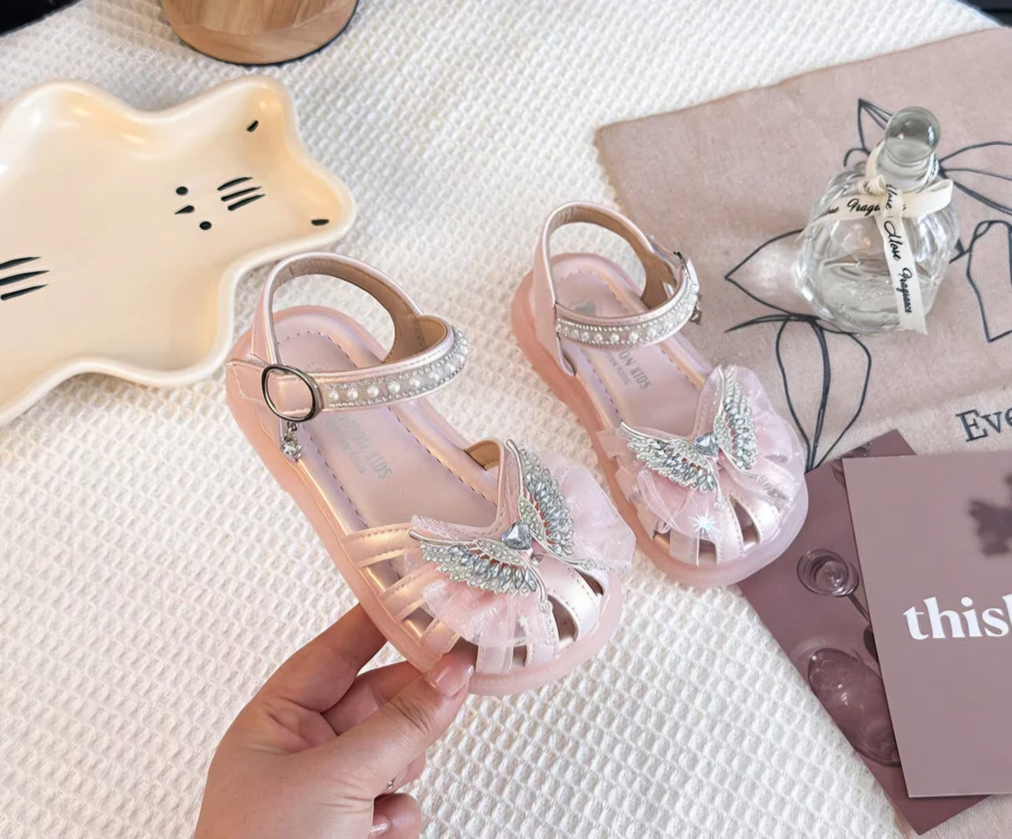 Sandalia rosa, cerrada, Brillos, mariposa 🎀🦋25126