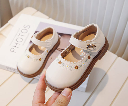 Zapato, calzado Beige, detalle de flores 🌸🤎25037