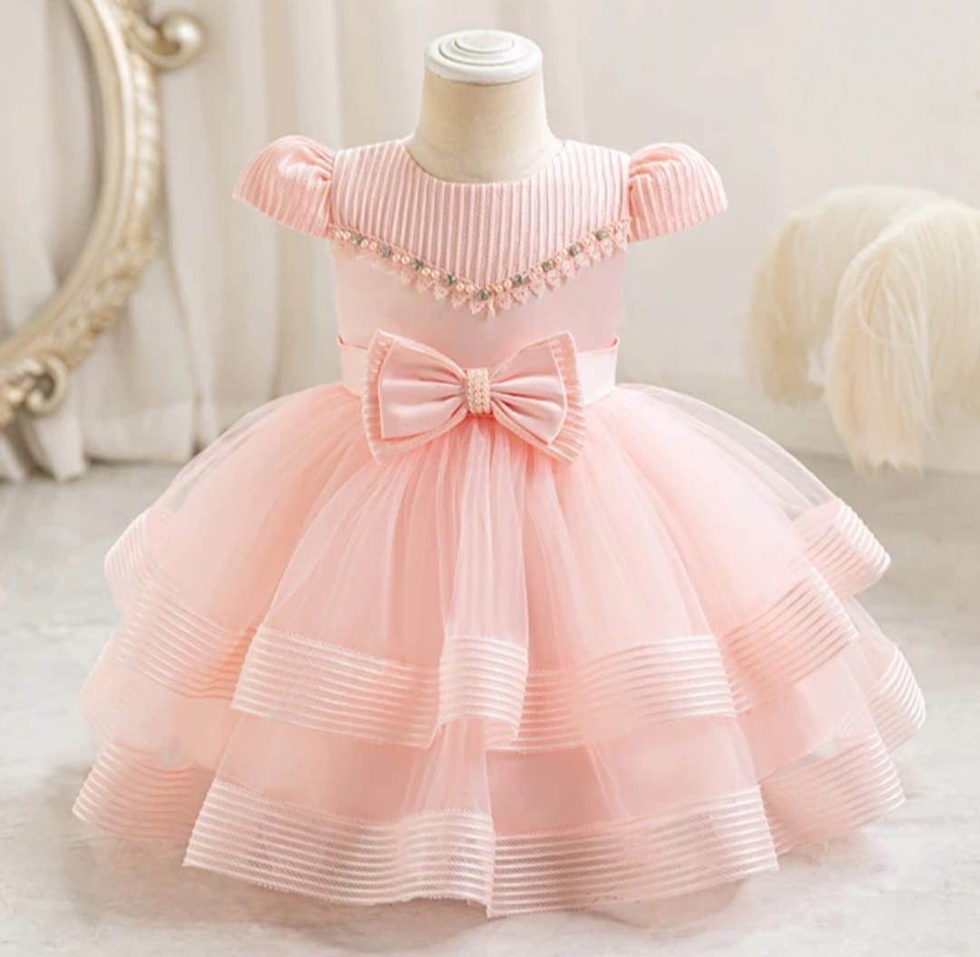 Vestido rosa con detalles de perlas 🩷 3337