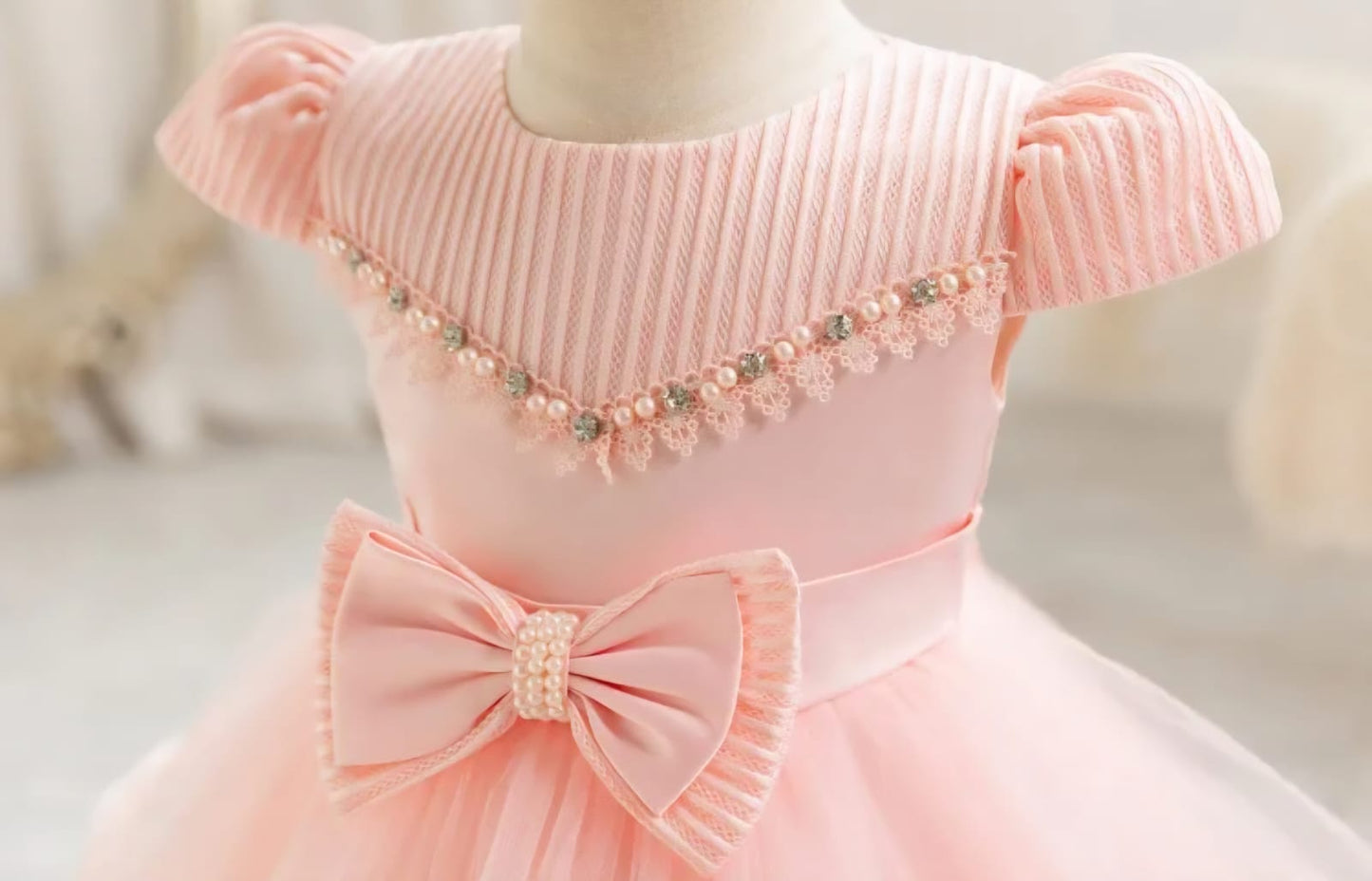 Vestido rosa con detalles de perlas 🩷 3337