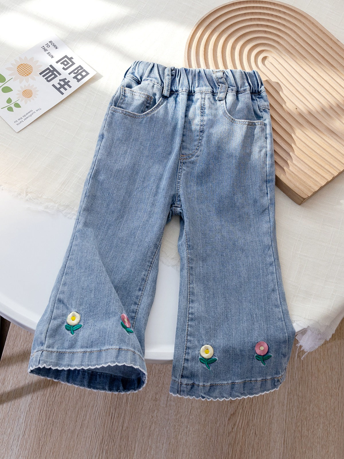 Jeans, pantalón, vaquero con florecitas 2082