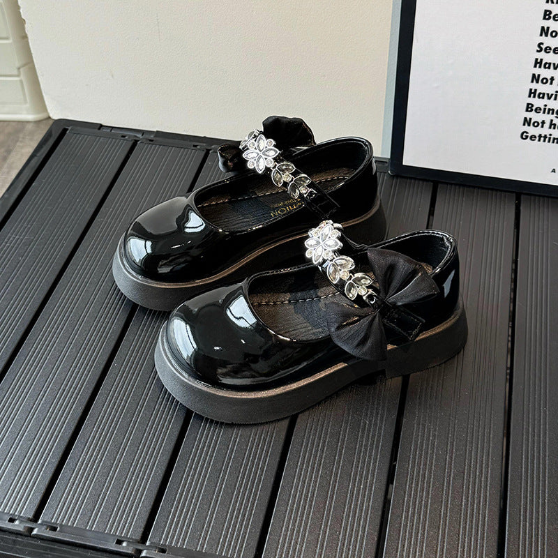 Calzado negro charol con detalle plateado🖤25022N