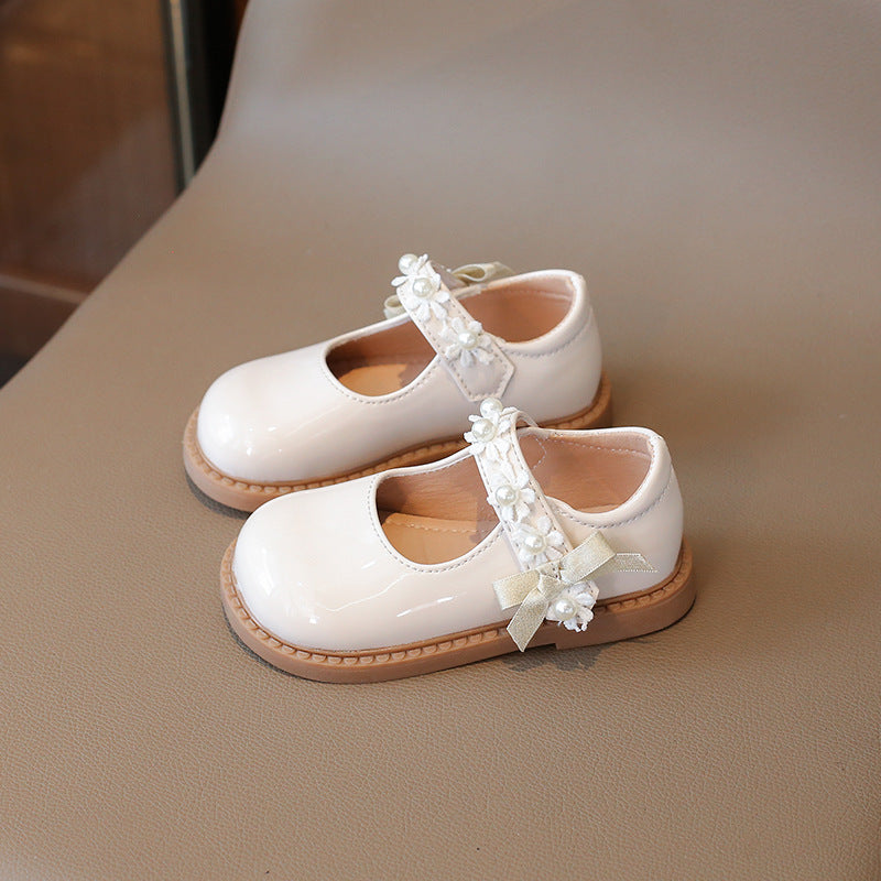 Calzado, zapatito charol con detalle de flores🤍 26004