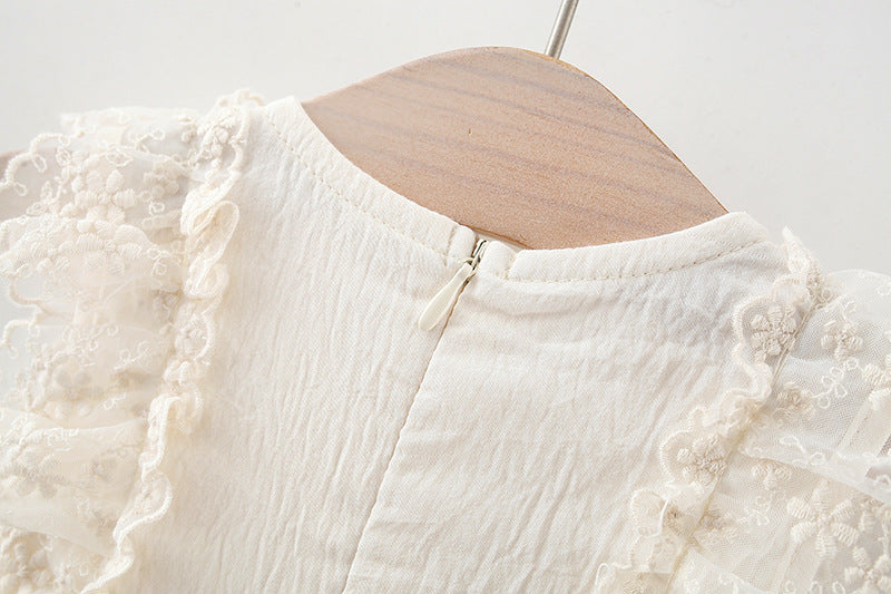 Vestido beige más carterita, moños 2067