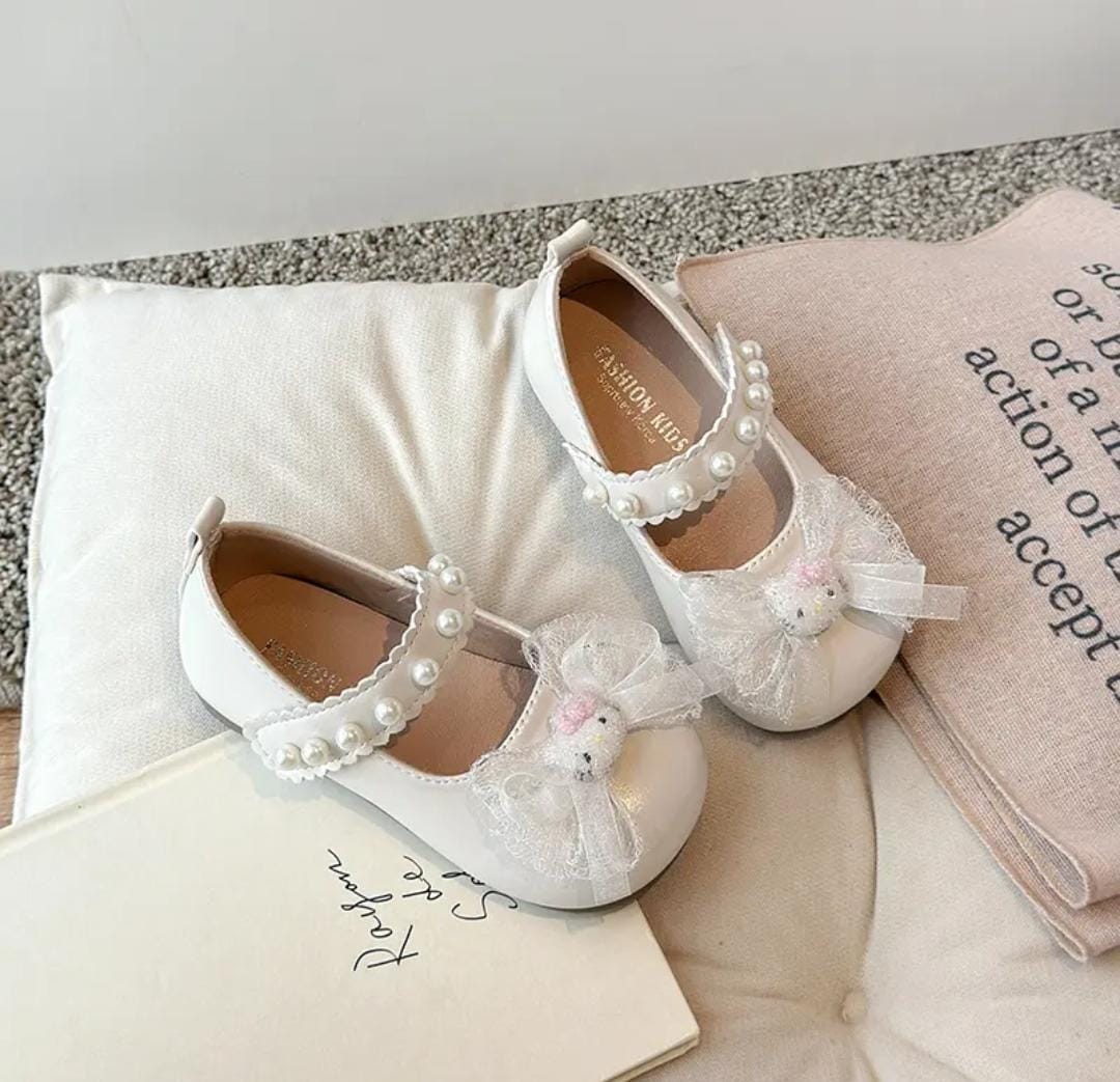 Calzado,zapatos beige con perlas, hello Kitty✨26021B