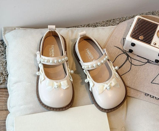 Calzado, zapatos beige con moñitos y perlas🎀✨26008B