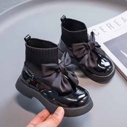 Bota negra con detalle de moño inv 3007