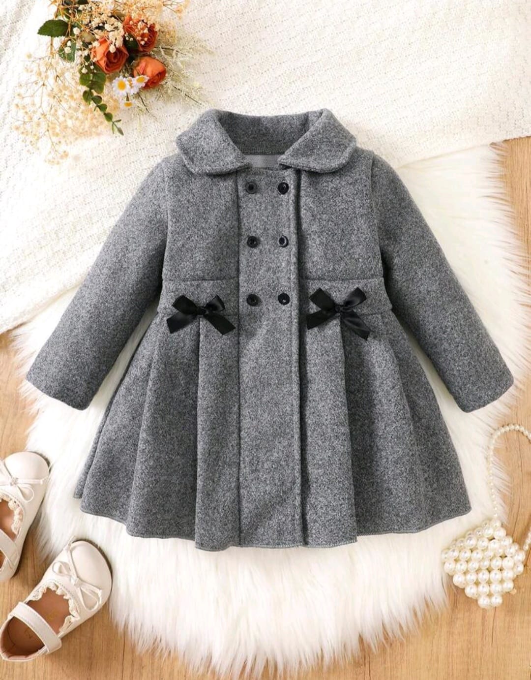 Abrigo, tapado gris con detalles de moñitos 🎀 inv 3100