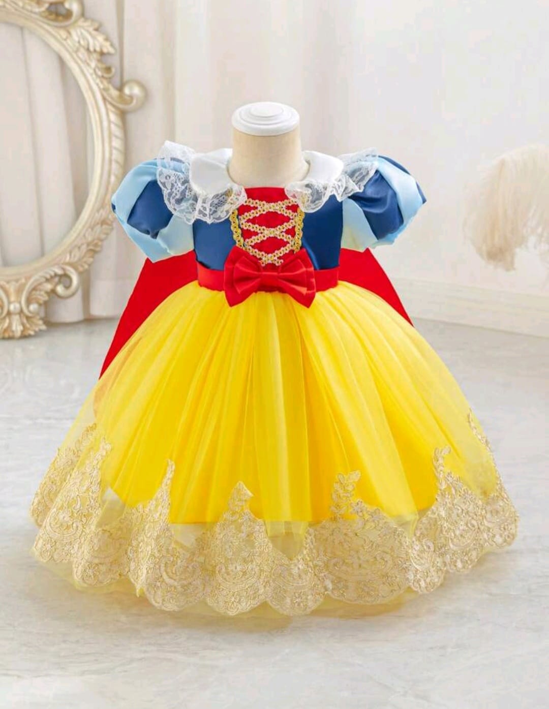 Vestido de blanca nieves con capa ❤️ 3429