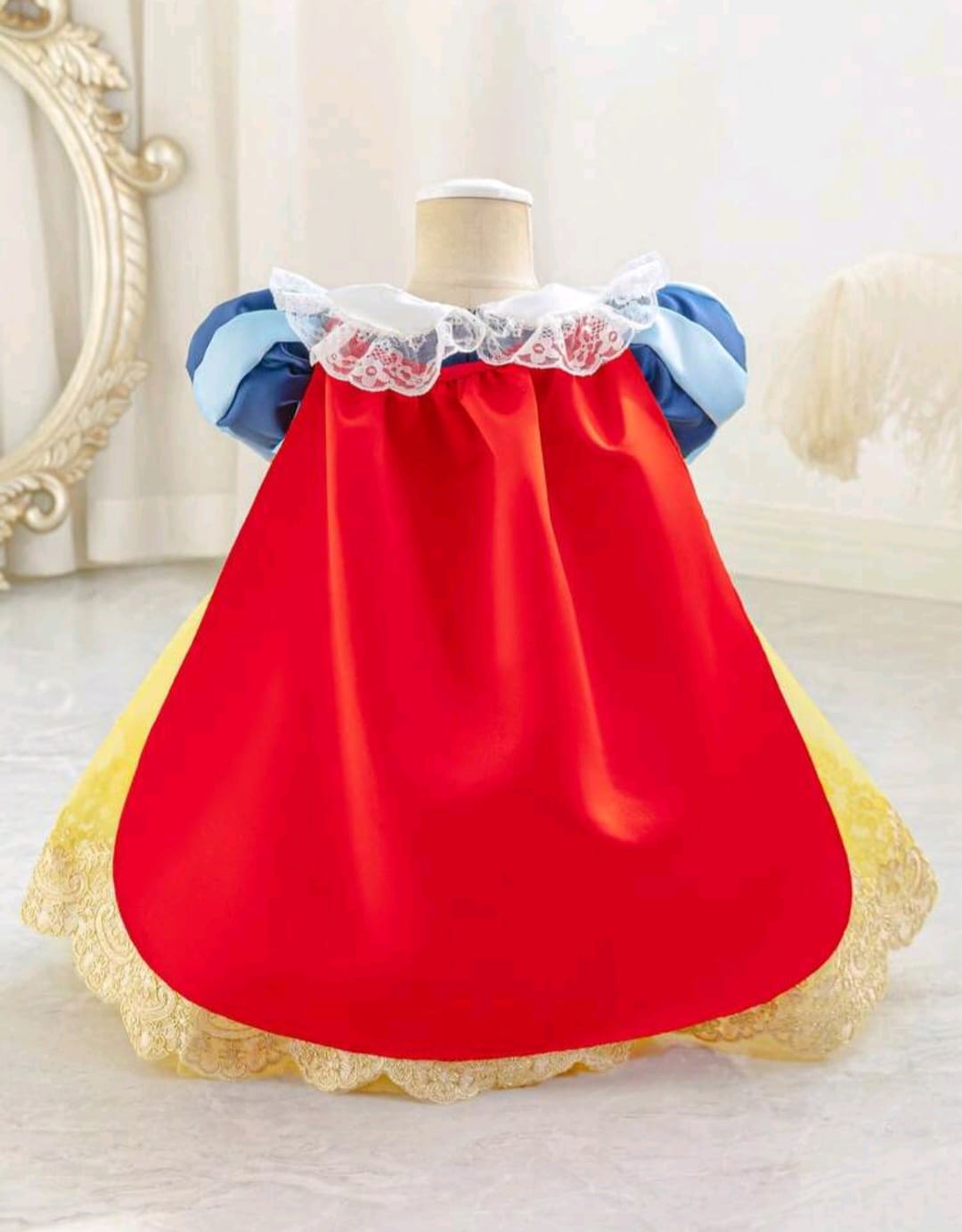 Vestido de blanca nieves con capa ❤️ 3429
